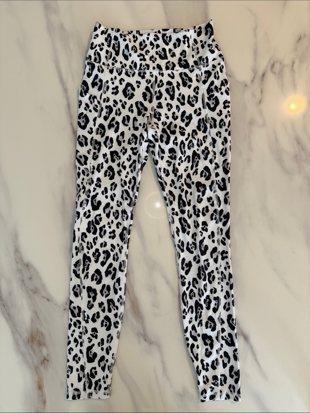 Fabletics PureLuxe Snow Leopard Print Pocket 7/8 Leggings Pants Small White